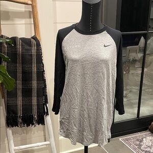 Nike Sportswear club men’s 3/4-sleeve raglan top in black and gray